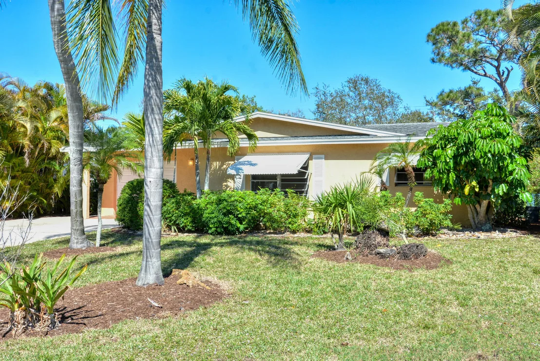 Photo of 2359 NW Sunset Boulevard
