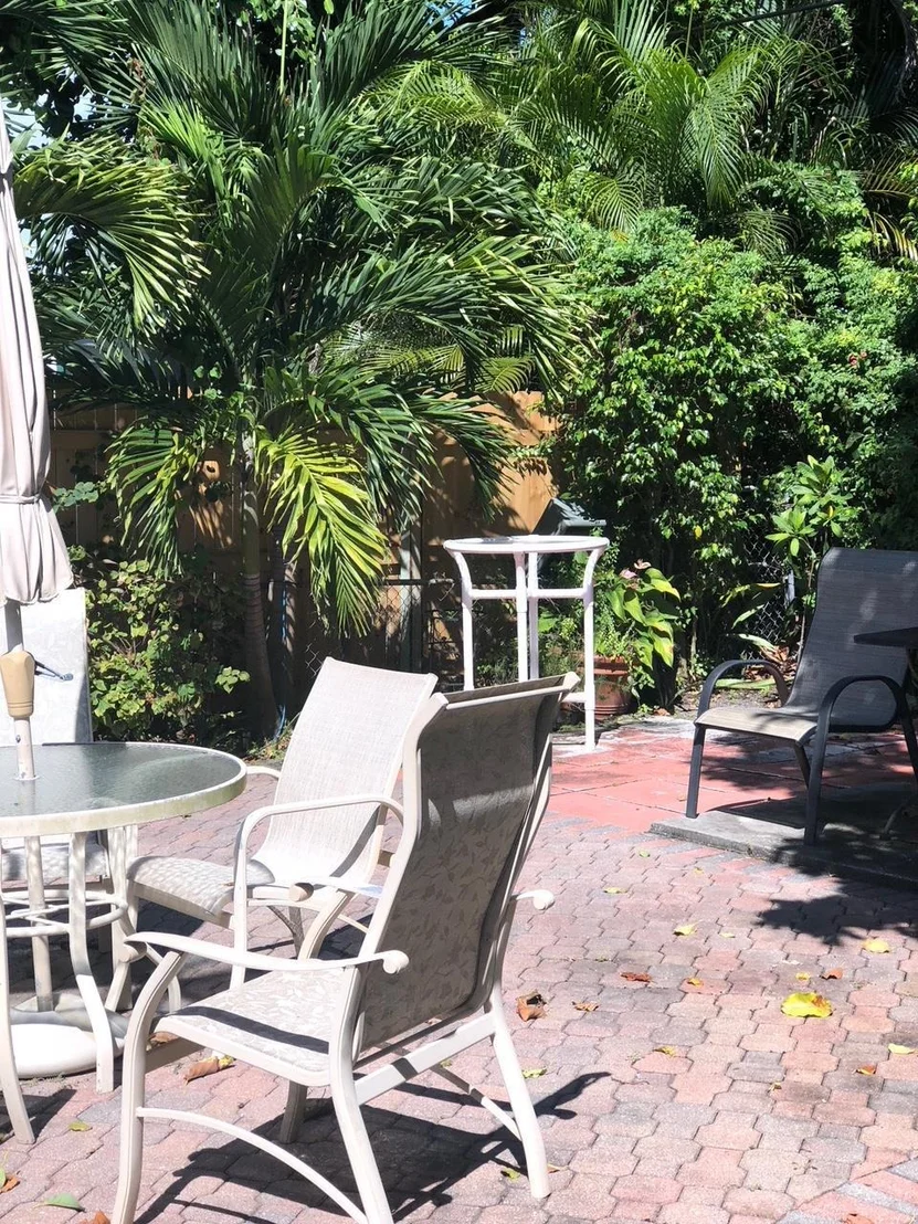 Photo of 819 Colonial Road