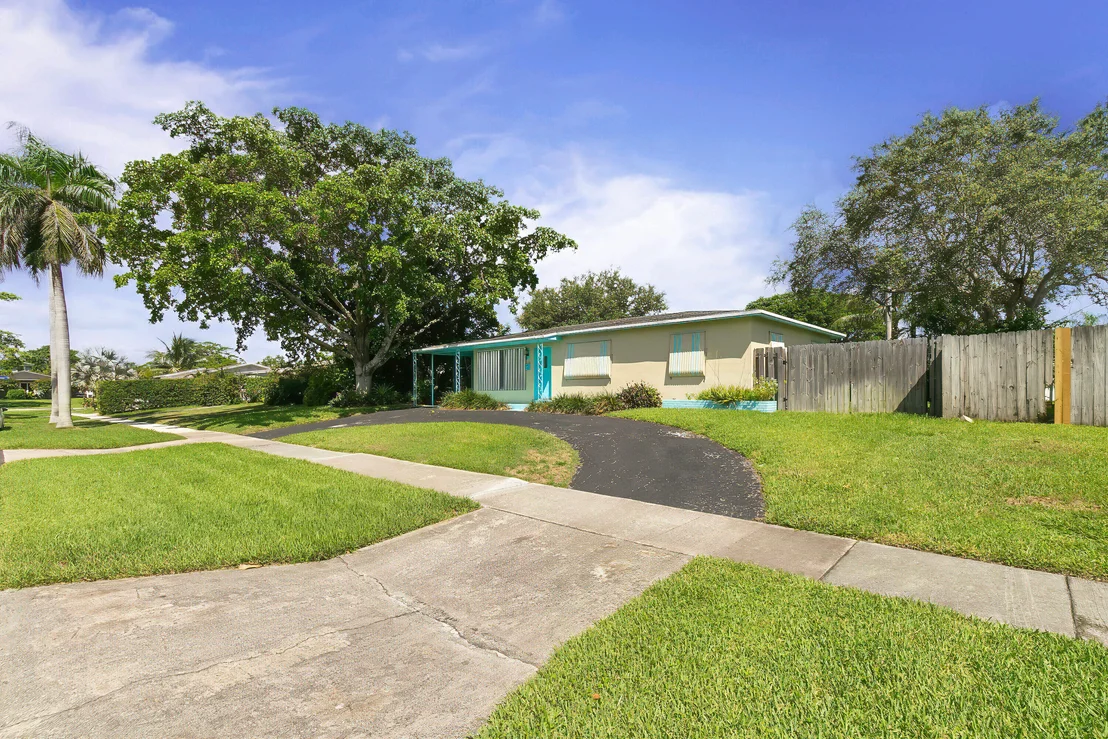 Photo of 541 Ebbtide Drive