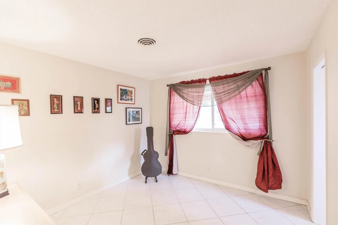 Photo of 2425 SE 12th Street