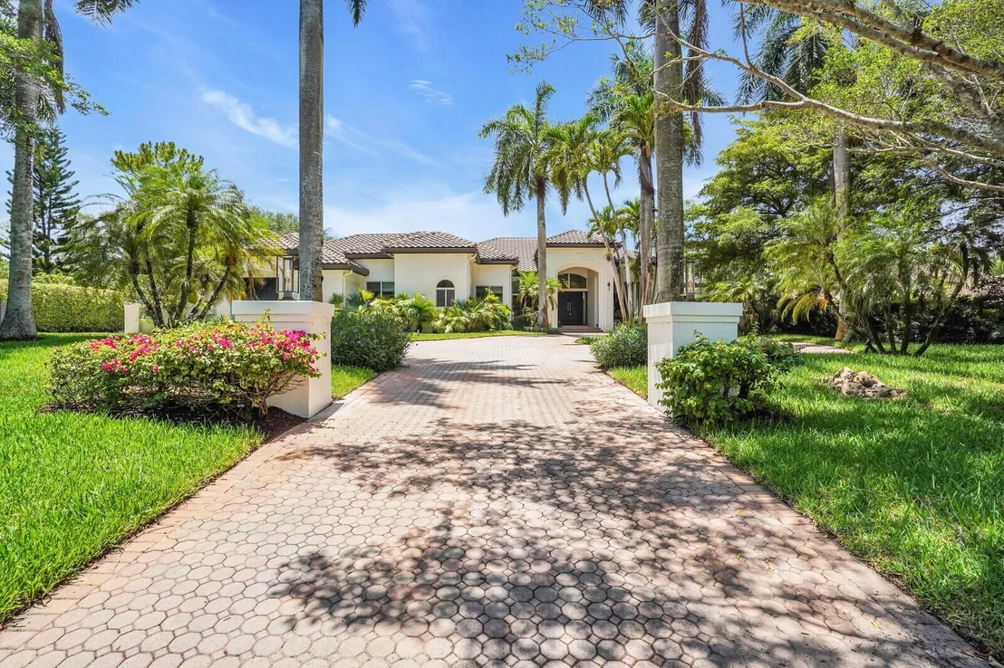 Photo of 18680 Long Lake Drive