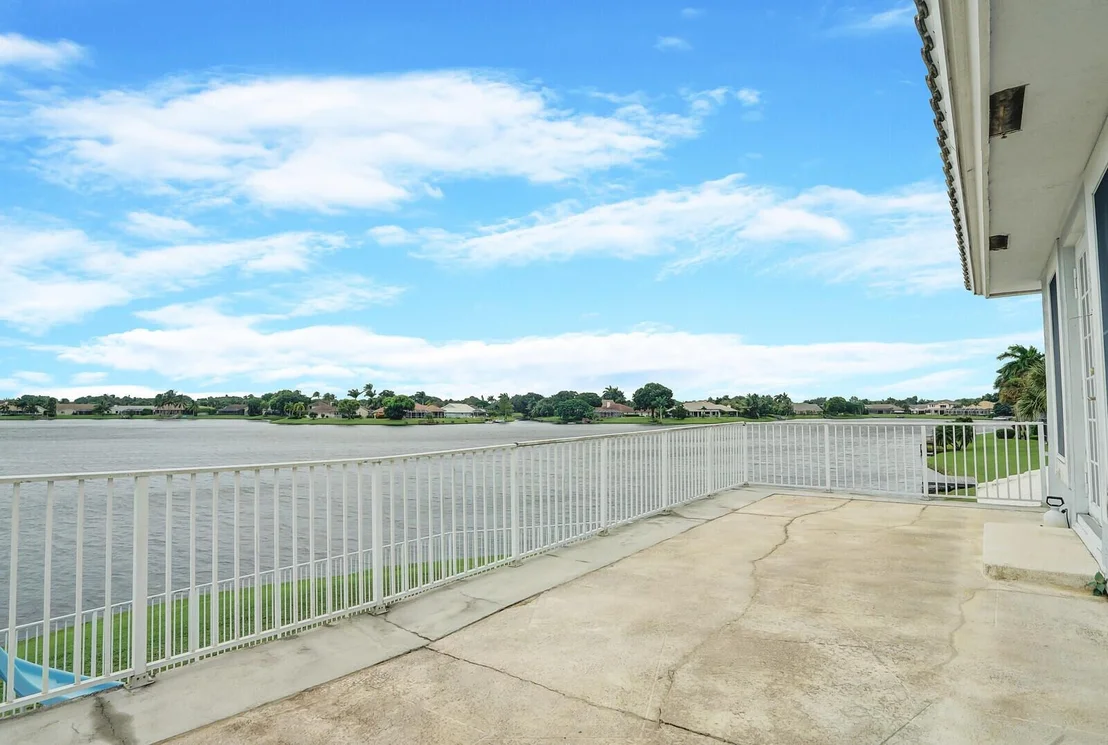 Photo of 2000 Henley Place