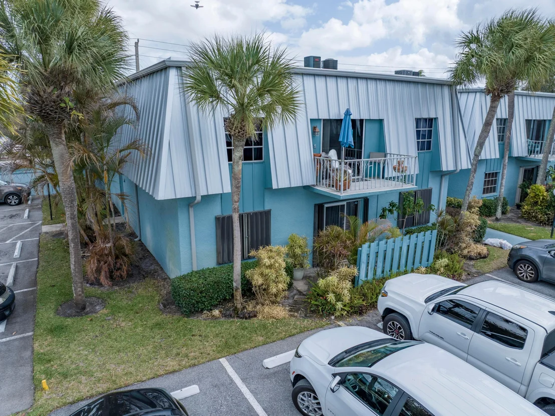 Photo of Unit B30 at 950 S Kanner Highway