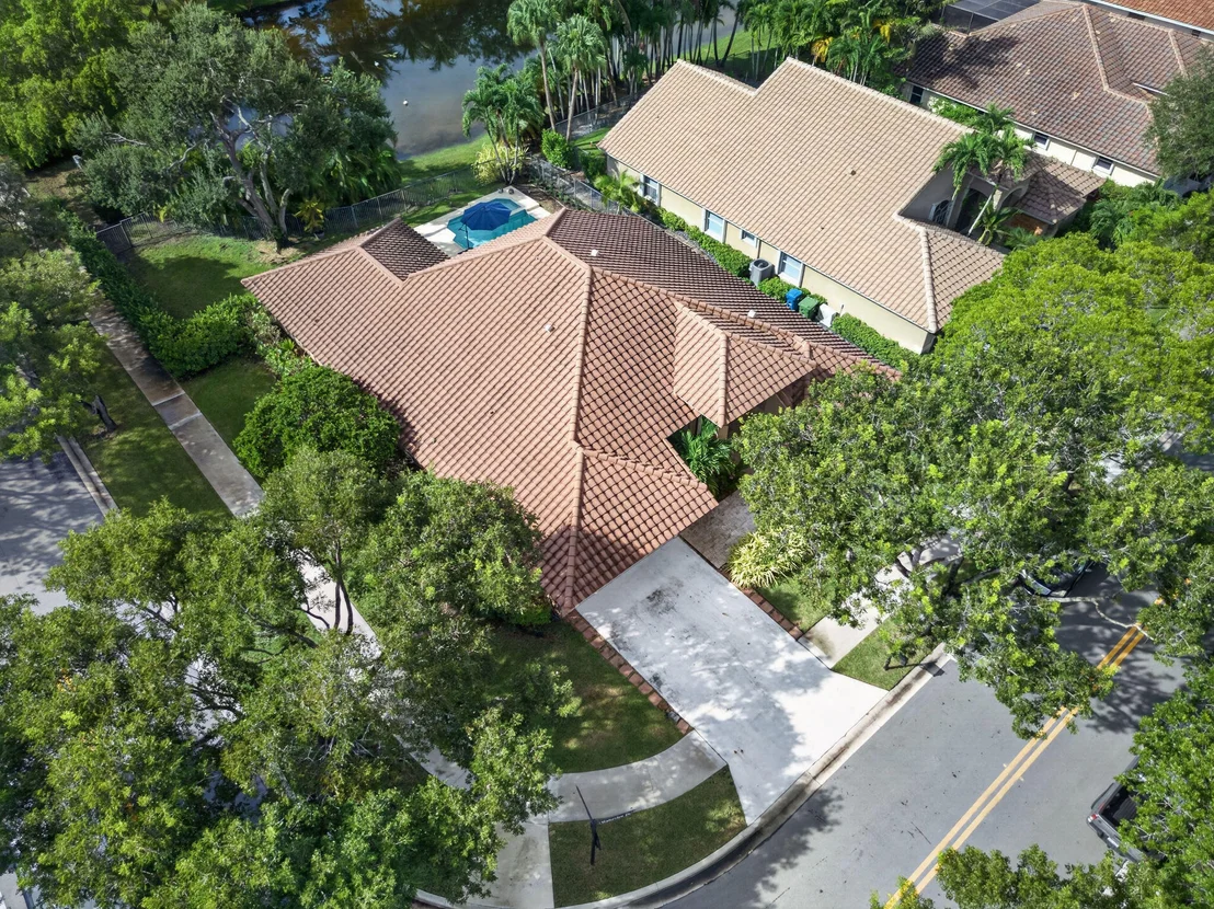 Photo of 832 WATERVIEW Drive