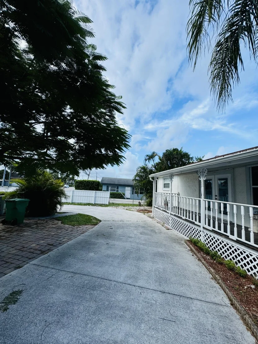 Photo of 1884 Kirk Rd