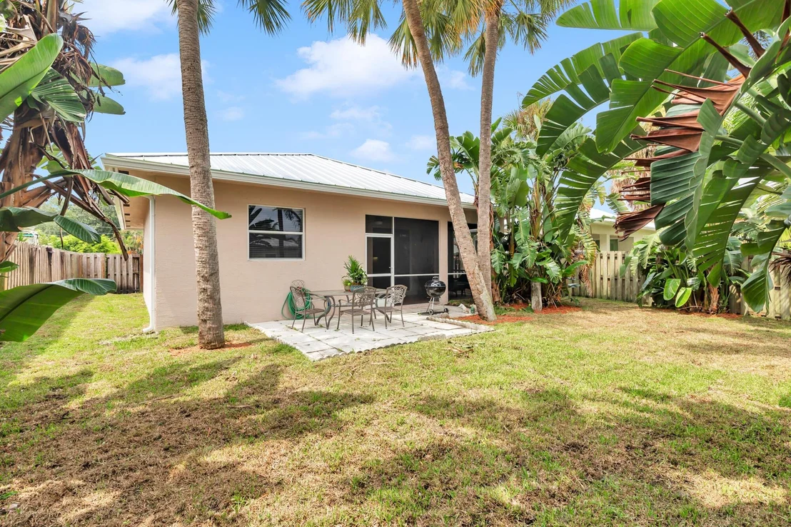 Photo of 17684 Cinquez Park Road W
