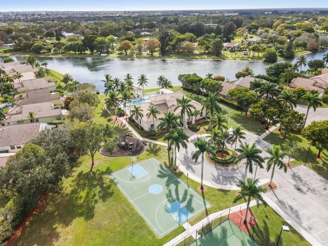 Photo of 9520 Lago Drive
