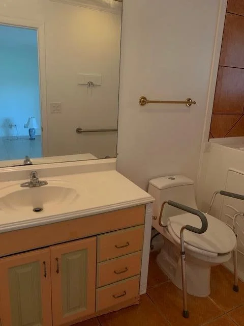 Photo of Unit B at 360 High Point Boulevard