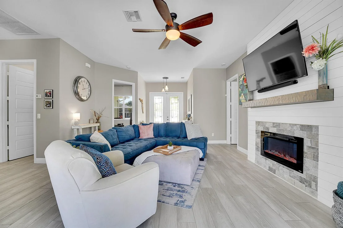 Photo of 1404 Lone Pine Drive