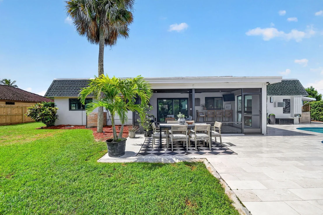 Photo of 110 W Coconut Drive