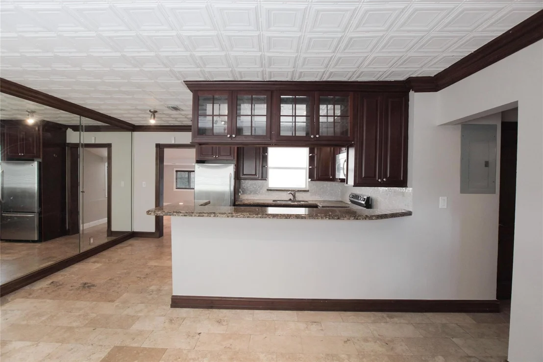 Photo of 305 Gulfstream Drive