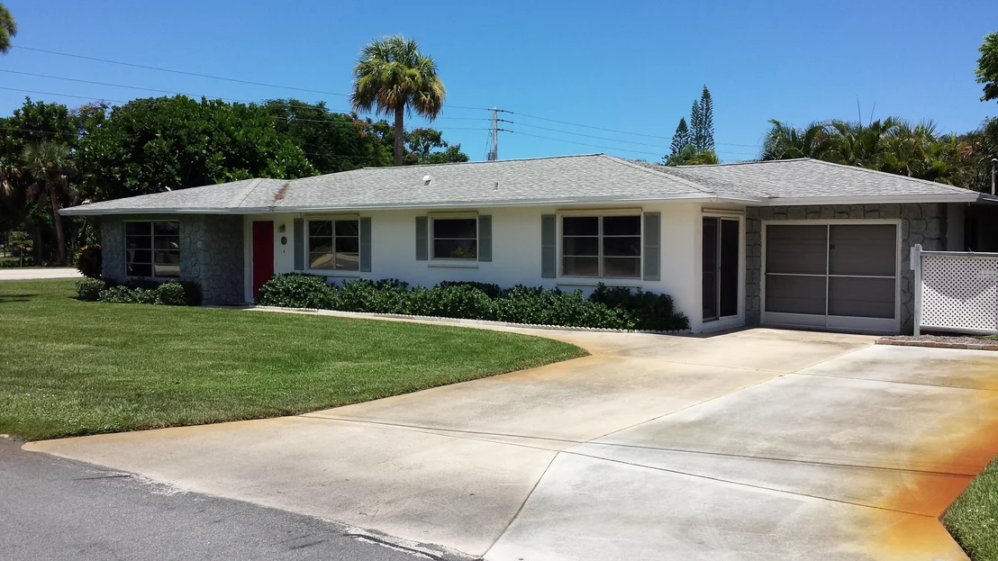 Photo of 381 SE Edgewood Drive