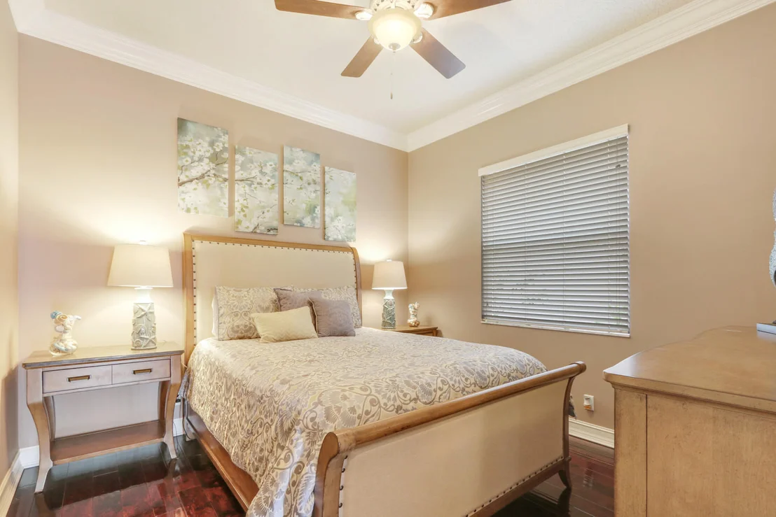 Photo of 533 Edgebrook Lane