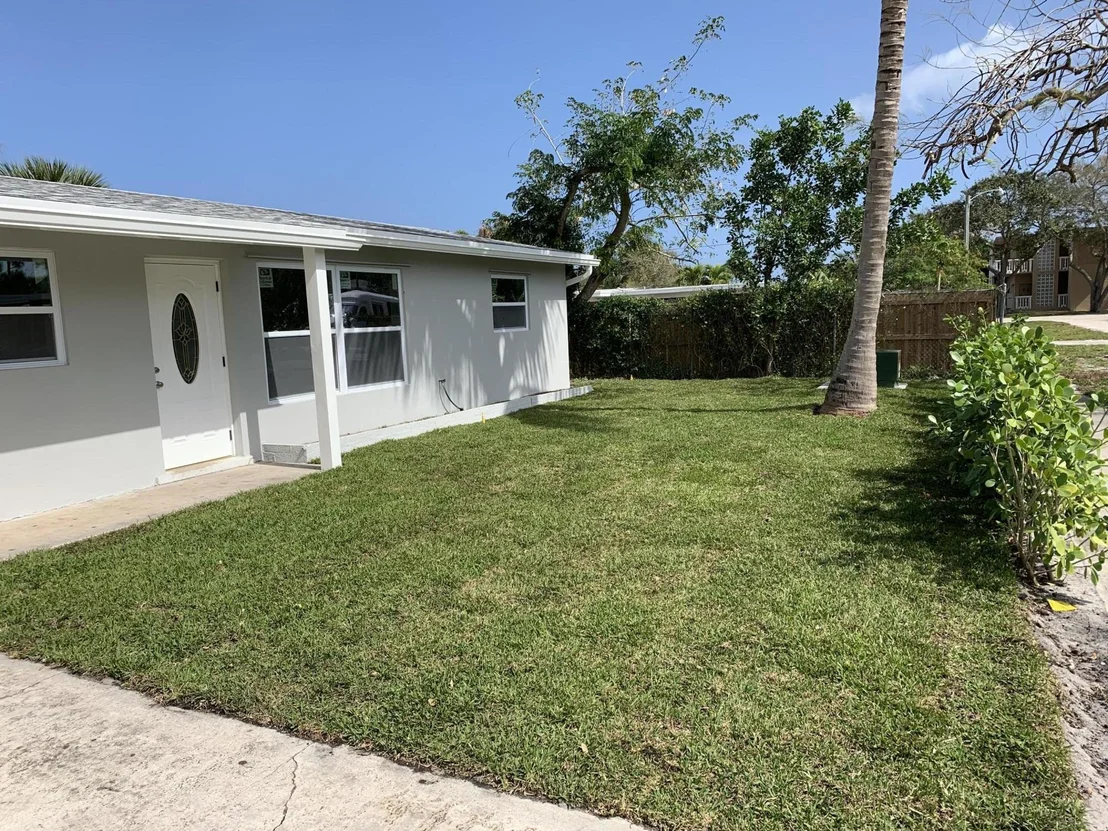Photo of 319 Hibiscus Street