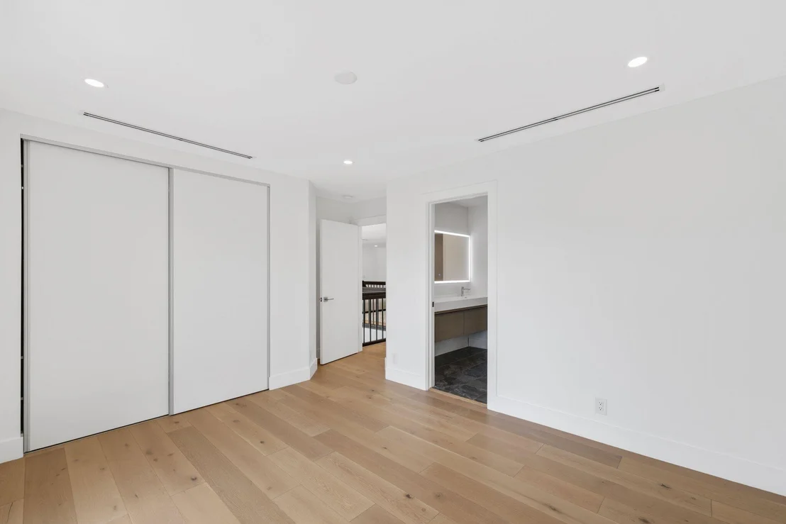 Photo of 680 NE 29th Place