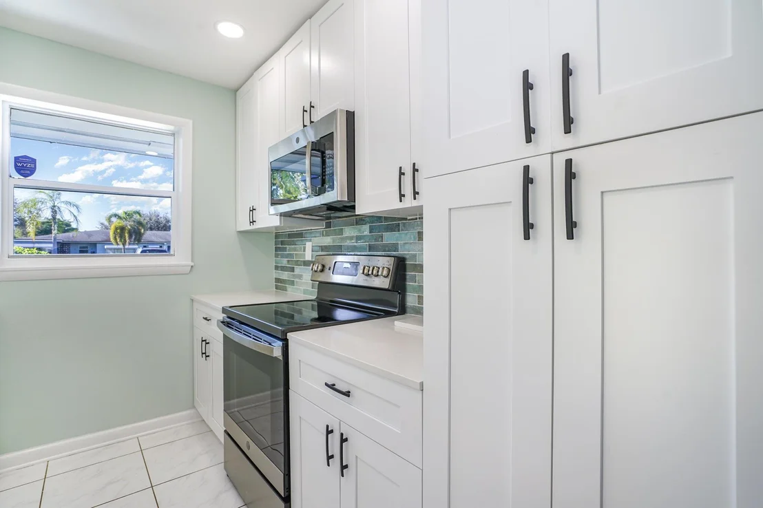 Photo of Unit D at 560 High Point Drive
