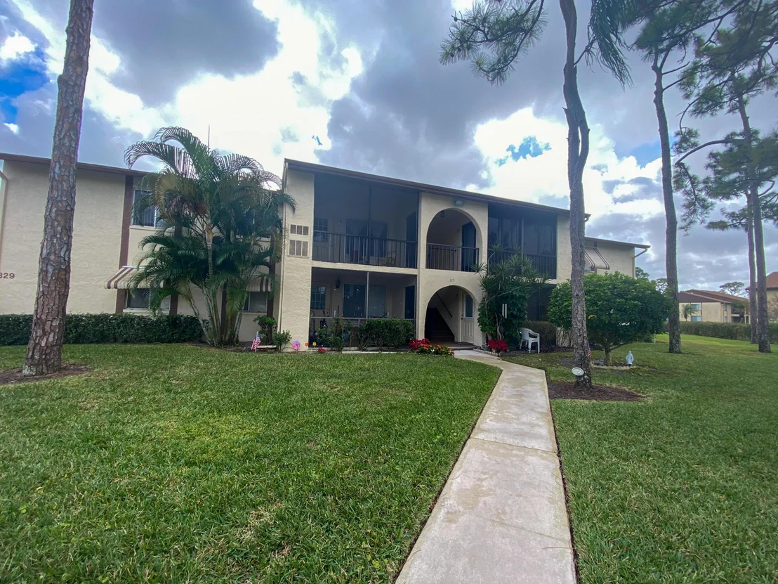 Photo of Unit D2 at 329 Knotty Pine Circle