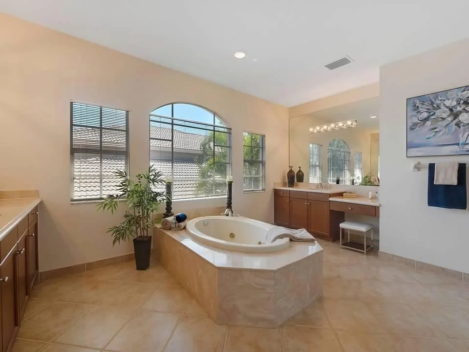 Photo of 652 Edgebrook Lane