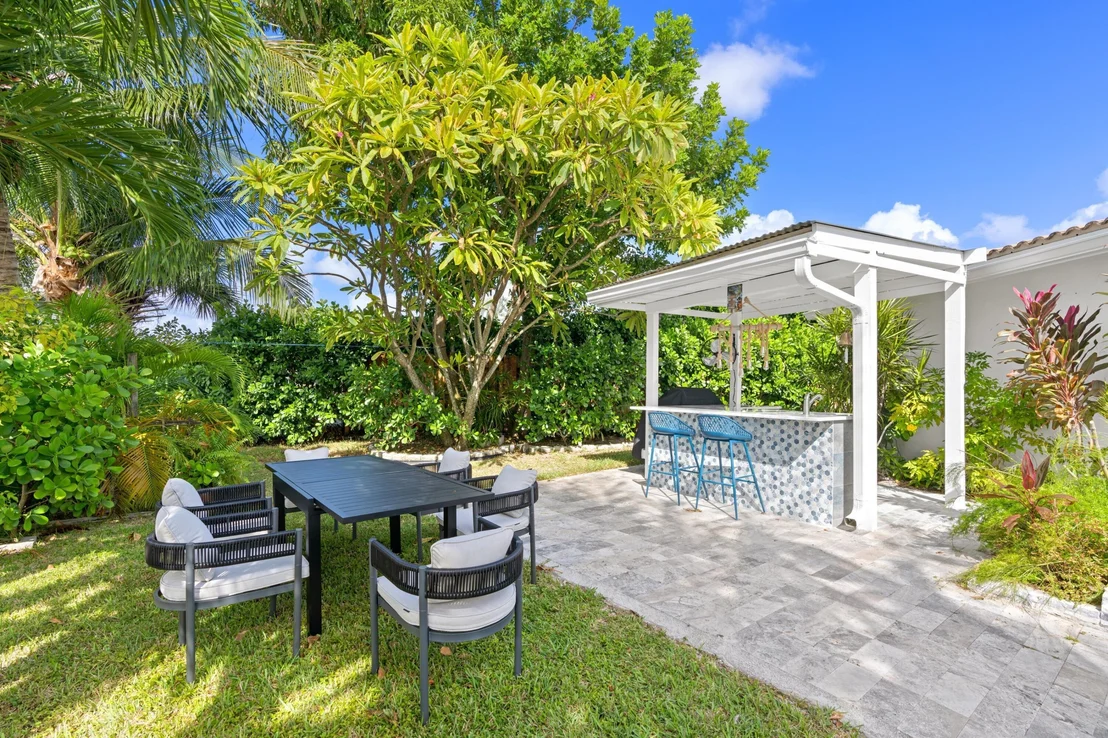 Photo of 391 SE 7th Avenue