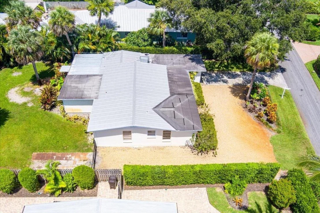 Photo of 804 SE Riverside Drive