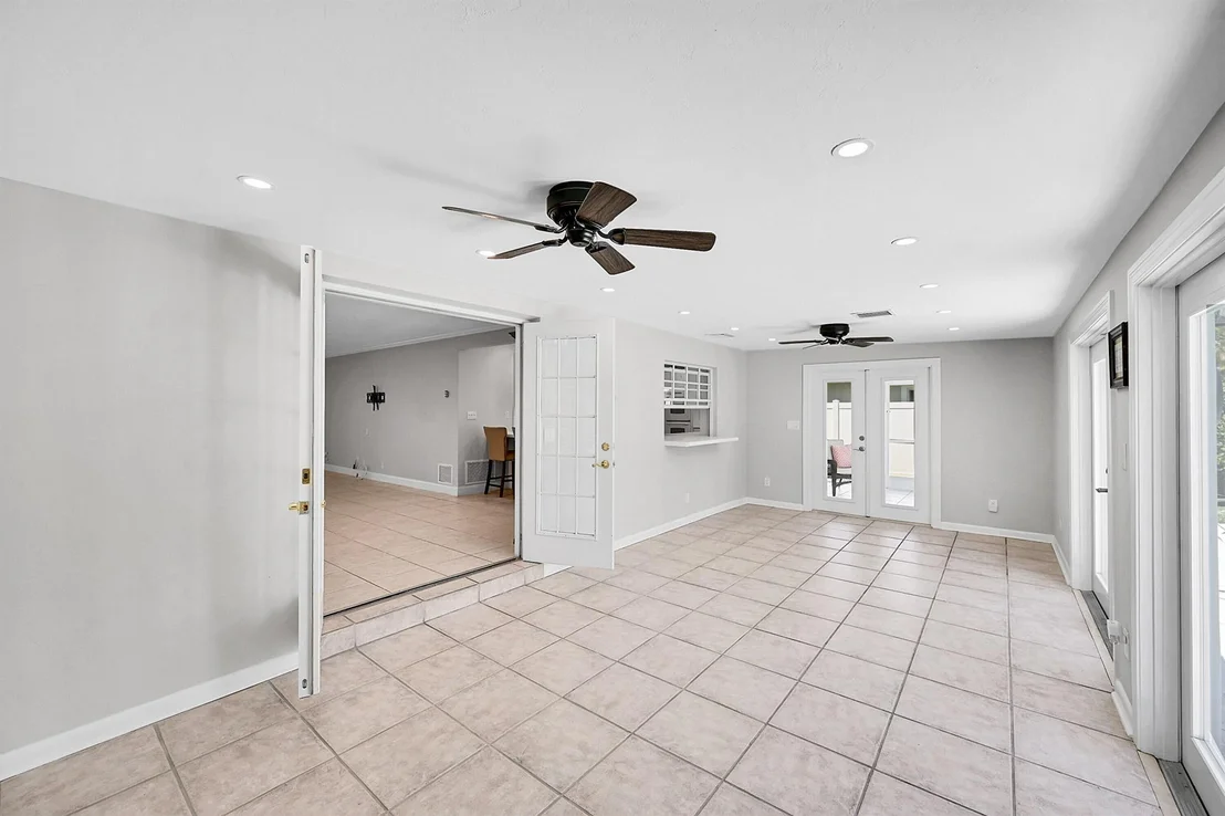 Photo of 2585 SE 6th Street