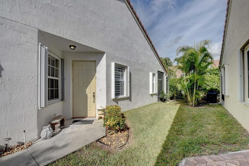 Photo of 6169 Heliconia Road