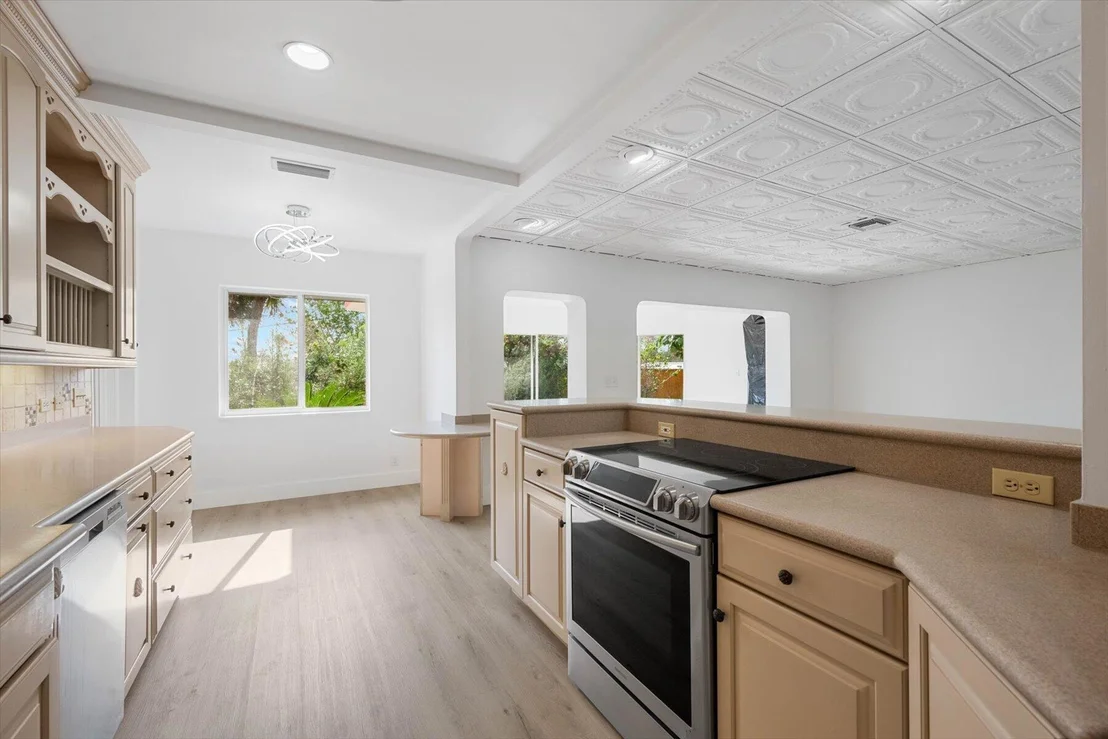 Photo of 390 Neptune Road