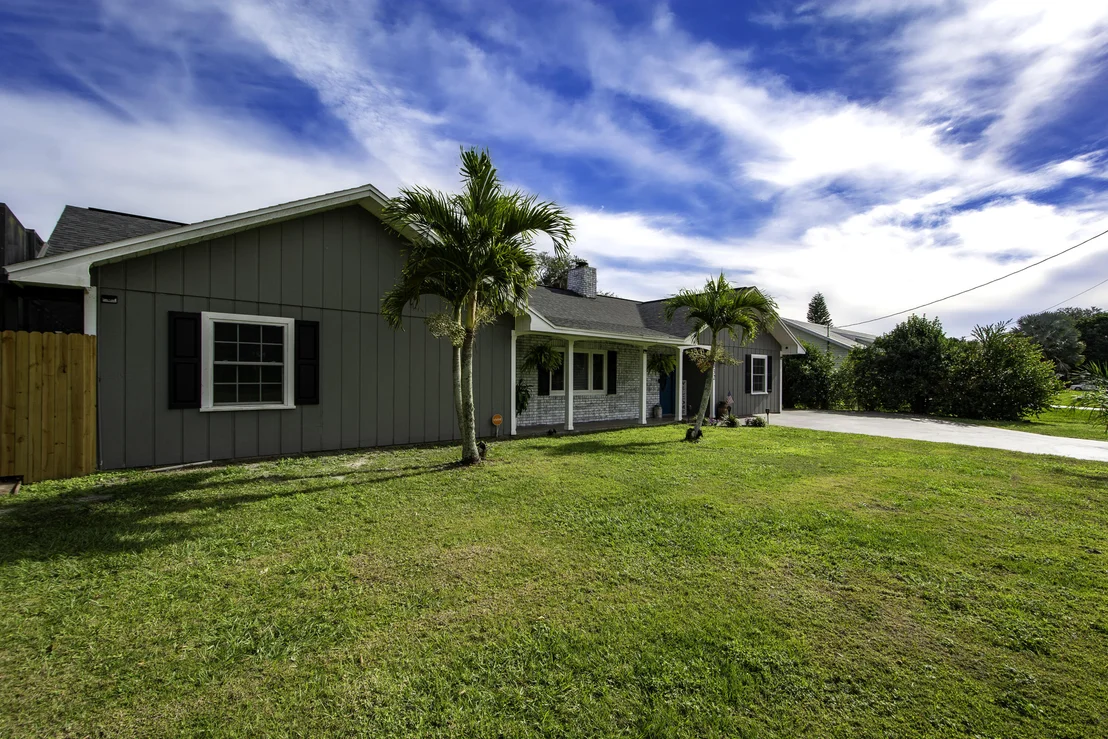 Photo of 1332 N Oak Ridge Drive