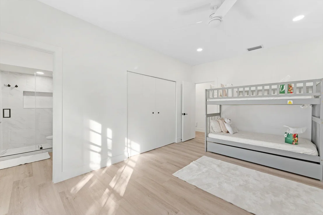 Photo of 872 Lilac Drive