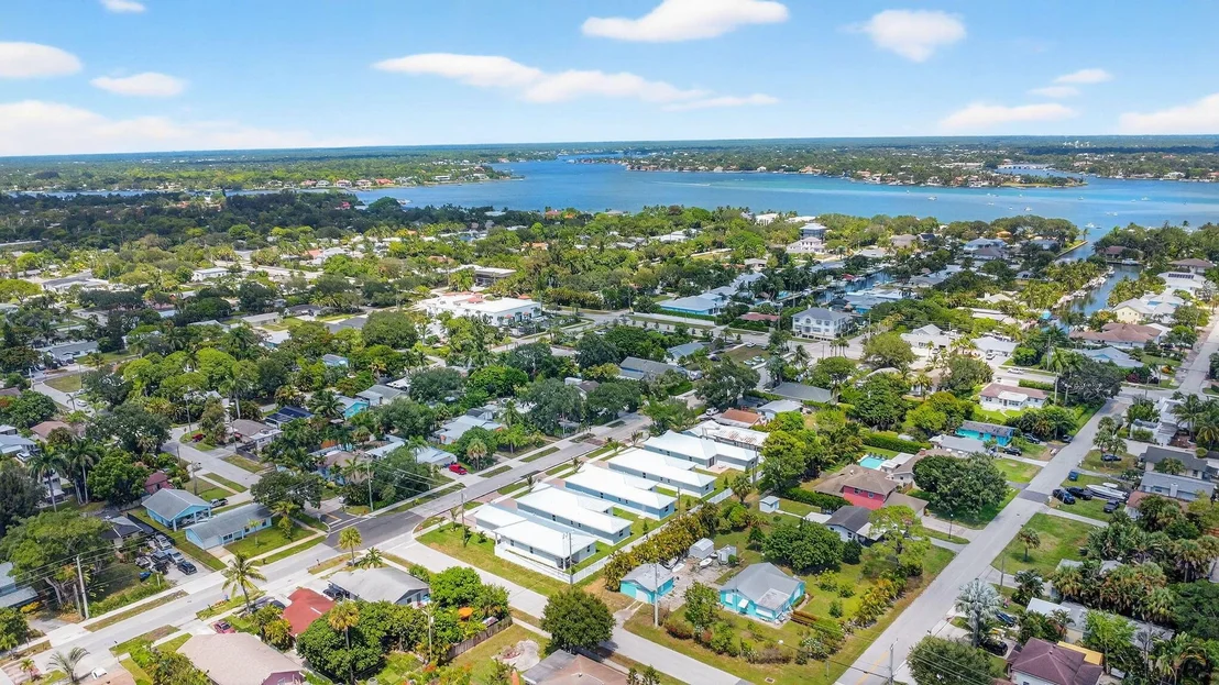 Photo of 609 N Loxahatchee Drive