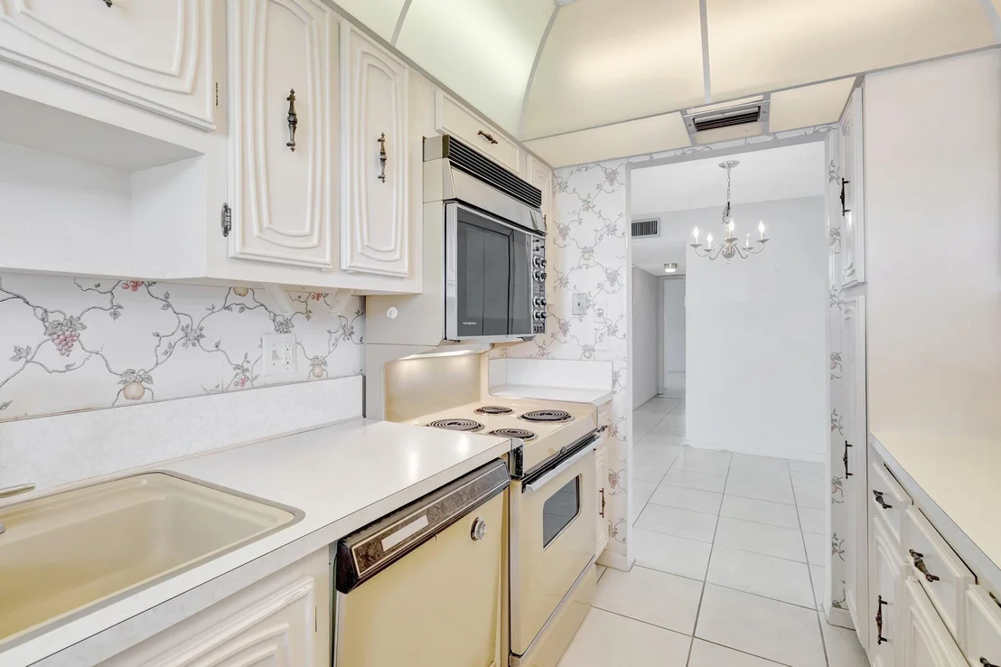 Photo of Unit A at 955 Circle Drive