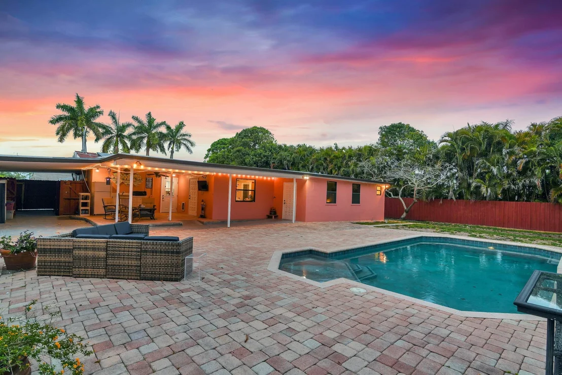 Photo of 121 W Arch Drive