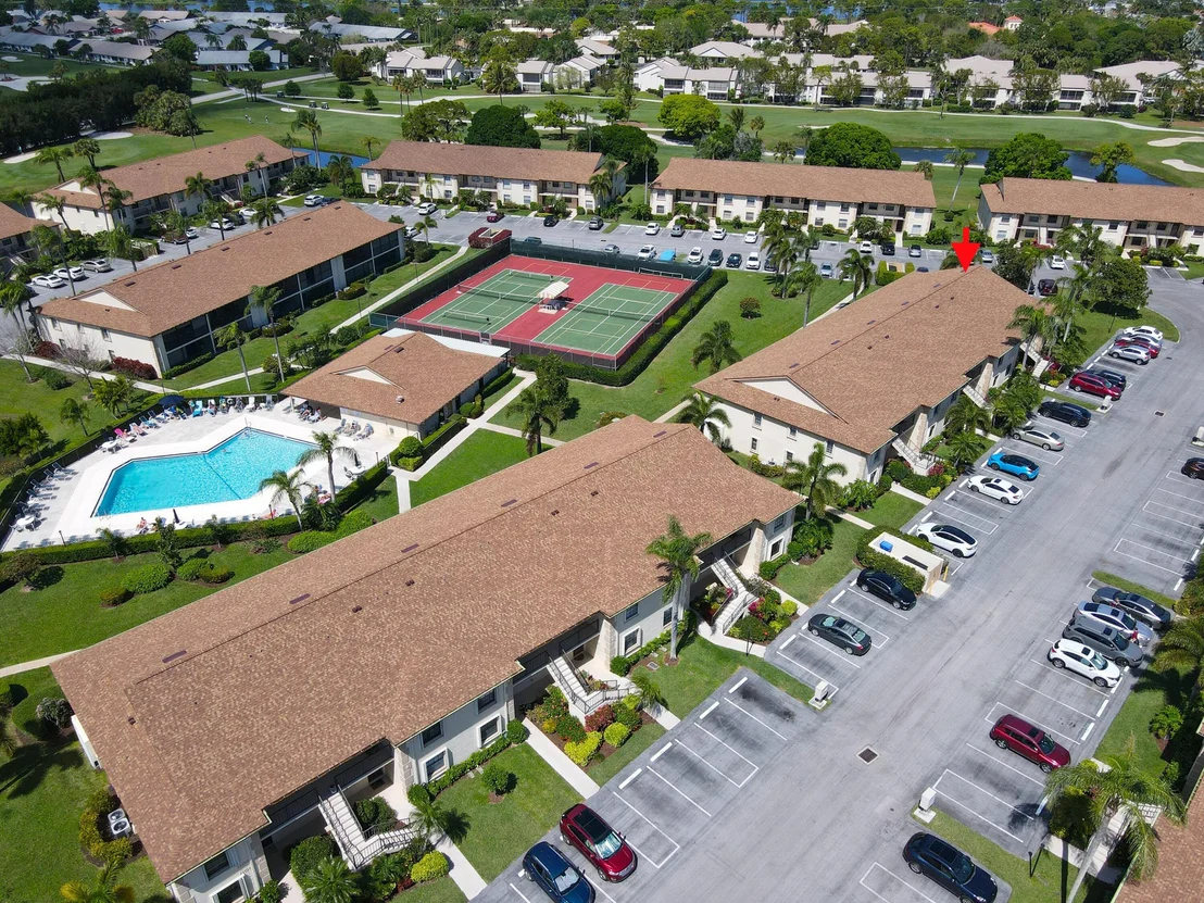 Photo of Unit F at 901 Pinecrest Circle