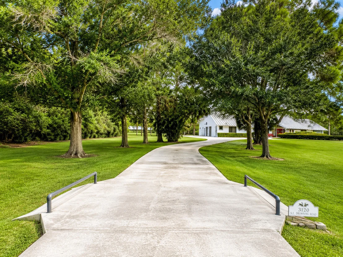 Photo of 3120 SE Downwinds Road
