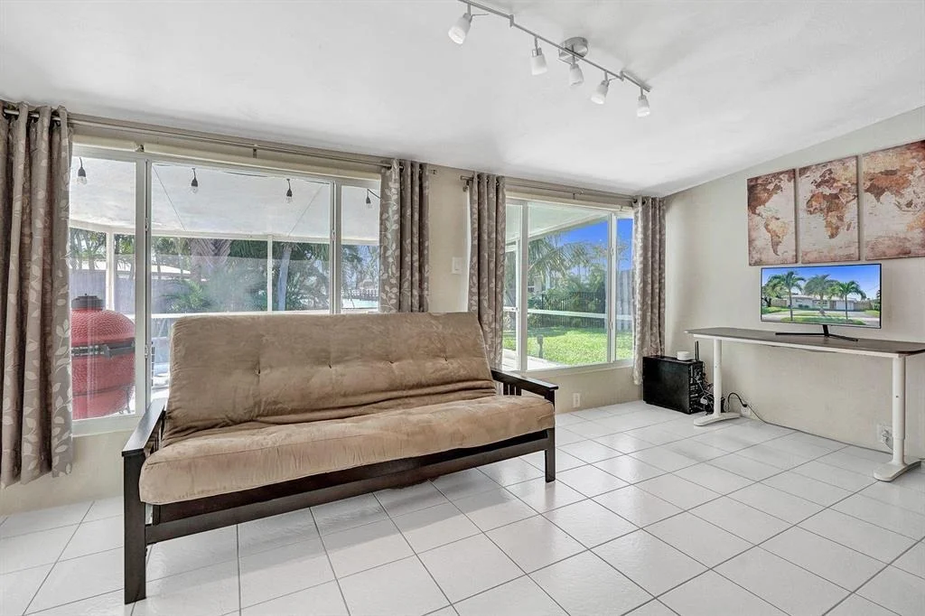 Photo of 371 SE 5th Avenue