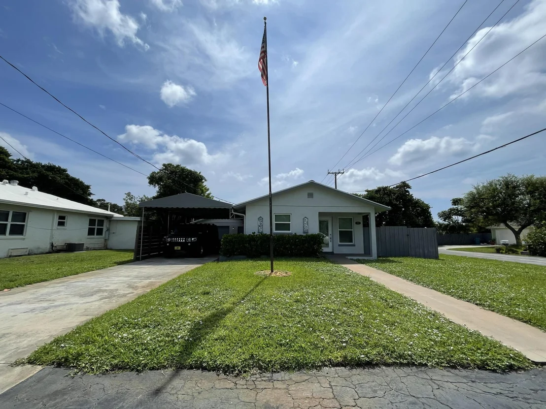 Photo of 222 SE 3RD Street