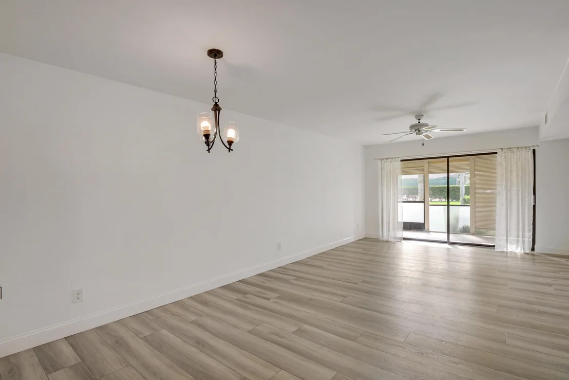 Photo of Unit F at 901 Pinecrest Circle