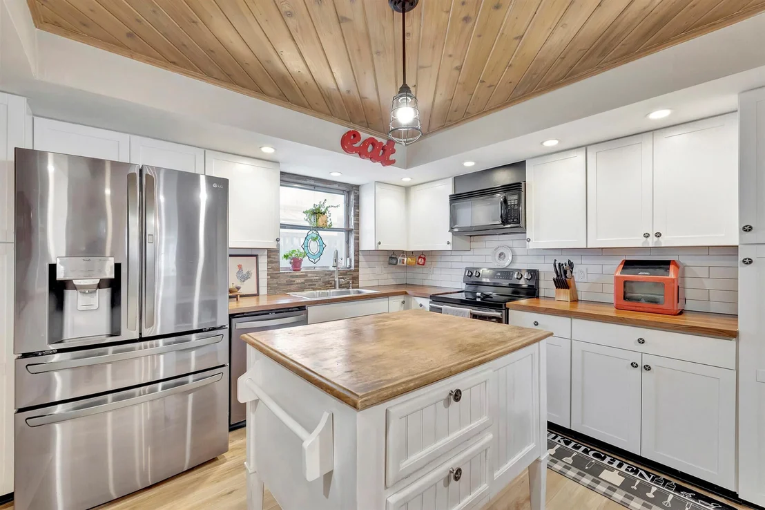 Photo of 7130 Thompson Road