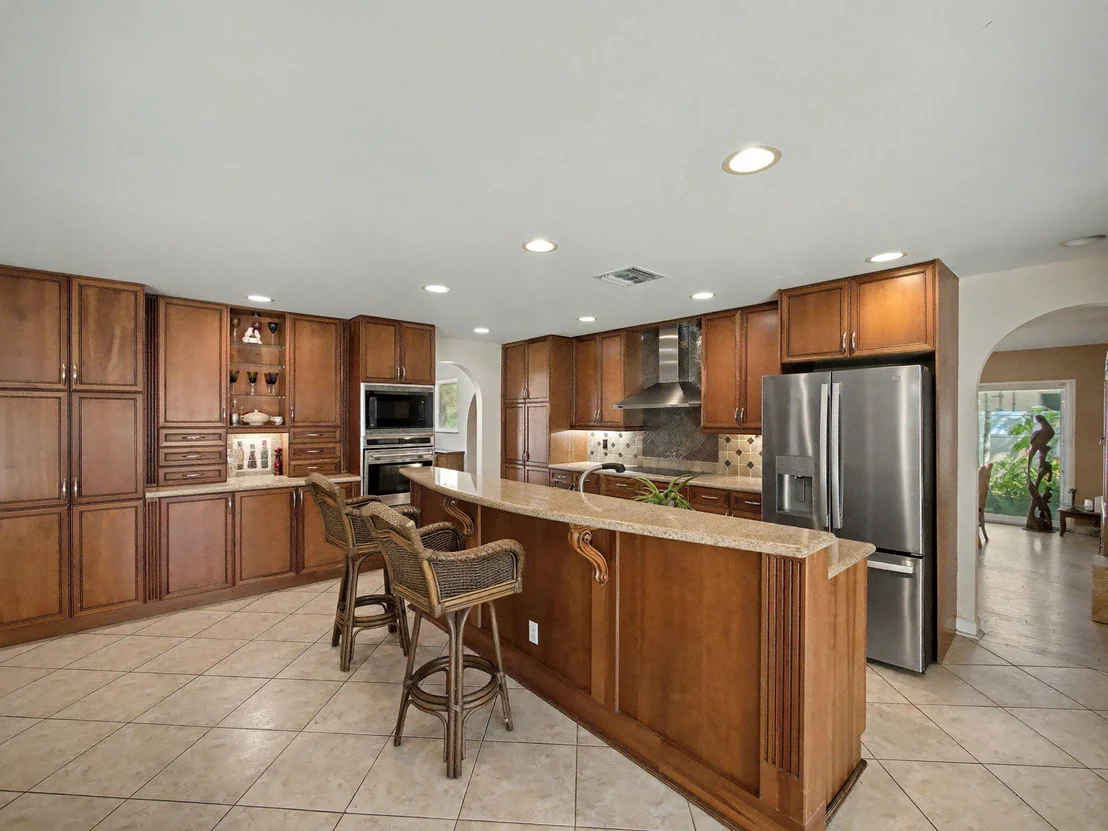 Photo of 618 Riverside Road