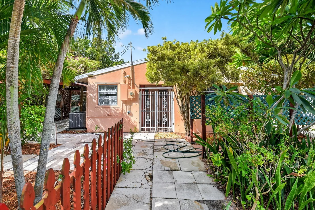 Photo of 702 Sunset Drive