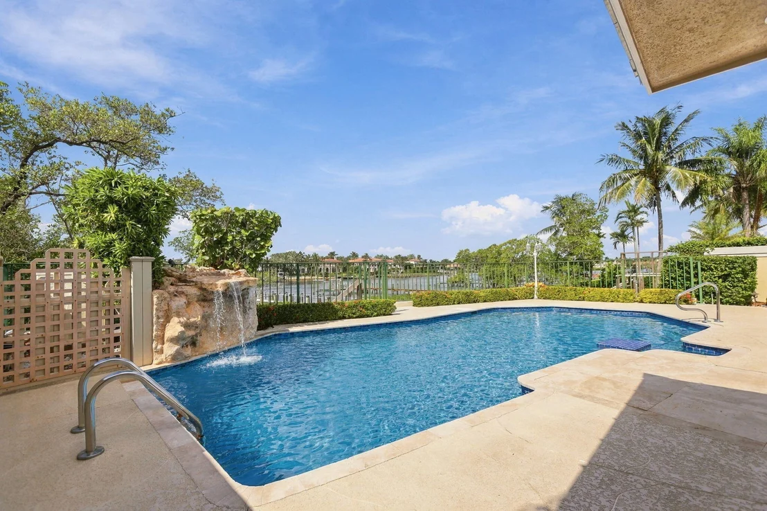 Photo of 352 River Edge Road