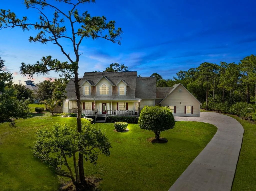 Photo of 405 SE Salerno Road