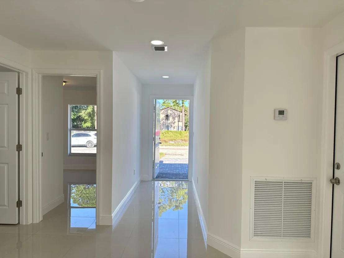 Photo of 4930 Biscayne Drive