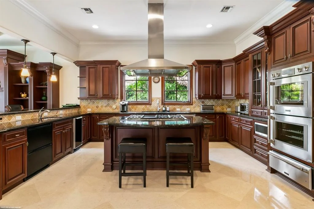 Photo of 701 NE Broadview Drive