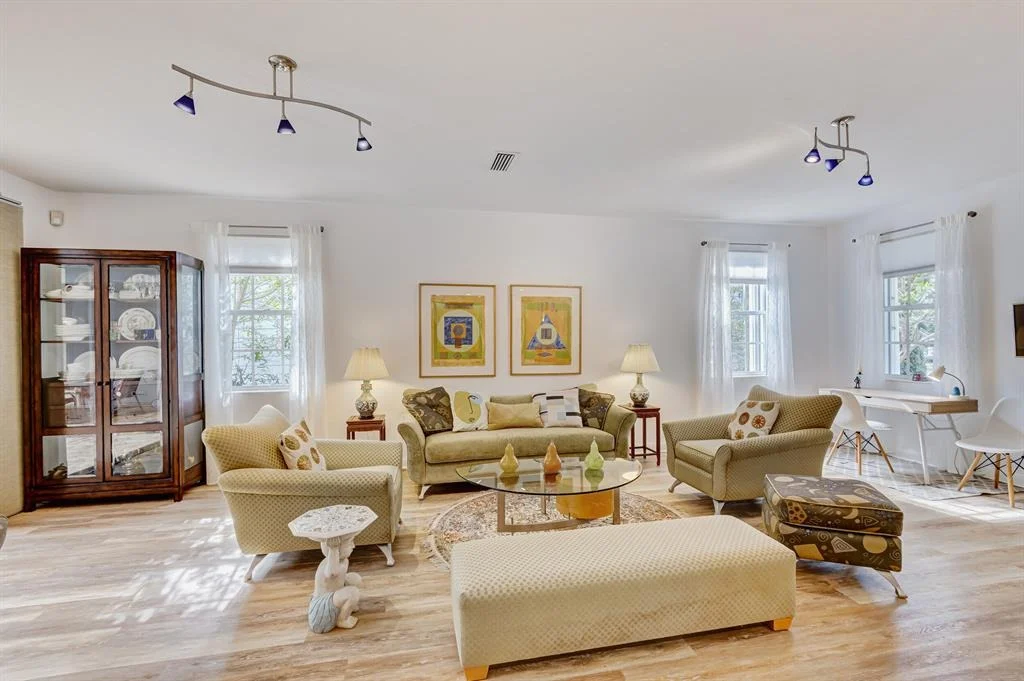 Photo of 185 Barbados Drive