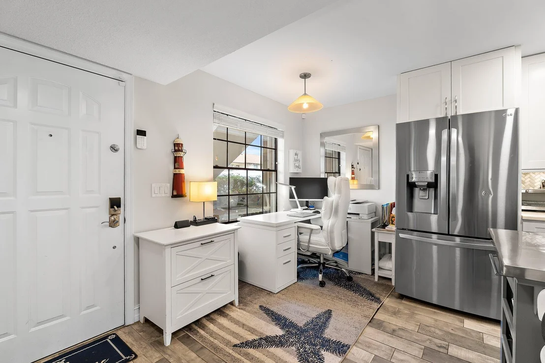 Photo of Unit B at 1201 Pinecrest Circle