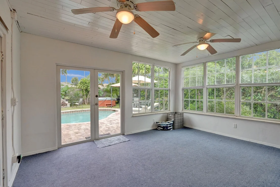 Photo of 607 SE 7th Avenue