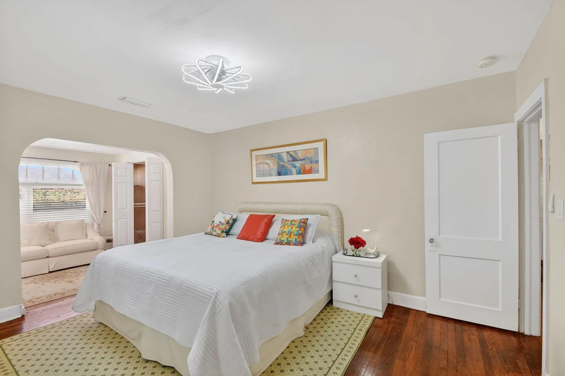 Photo of 328 Monroe Drive