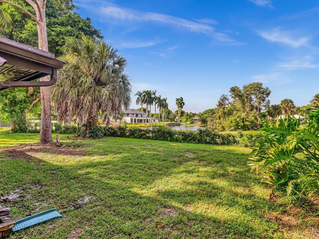 Photo of 3537 Lakeview Drive