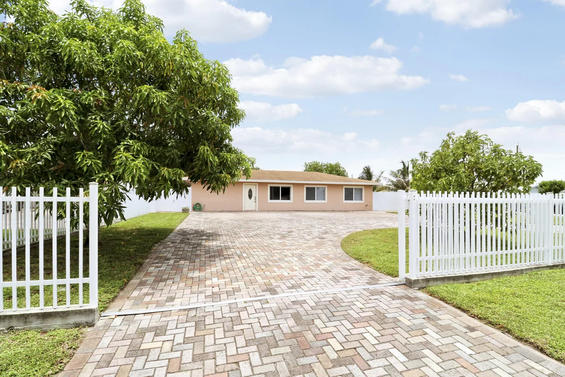 Photo of 2488 Pineway Drive